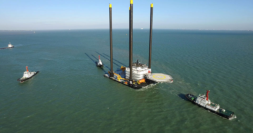 loading-unloading-liftboat-1